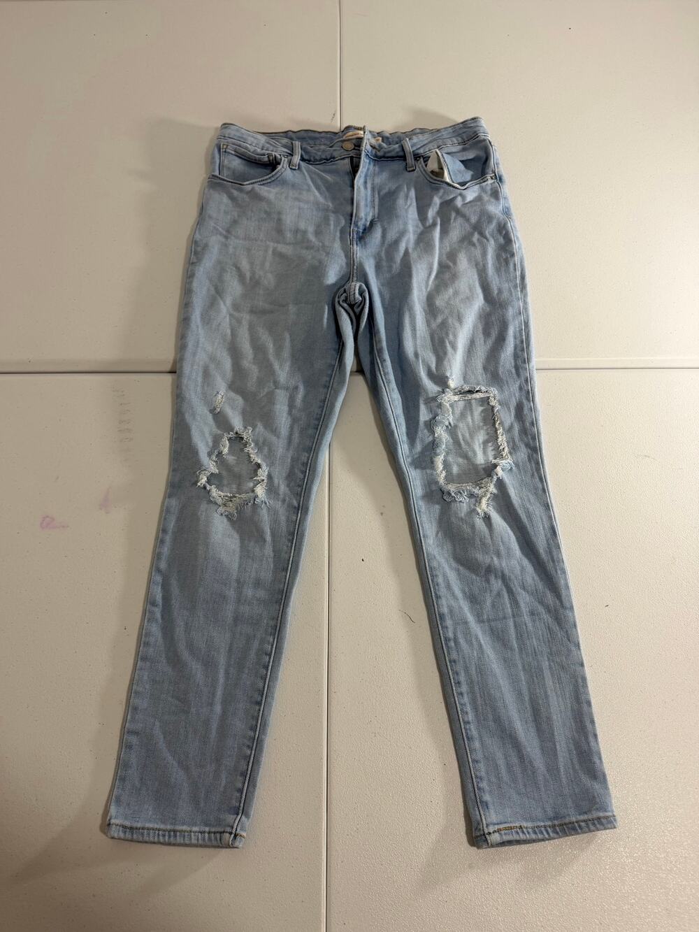Levi’s 721 High Rise Skinny Ankle Jeans Womens 31 Light Wash Distressed Knees